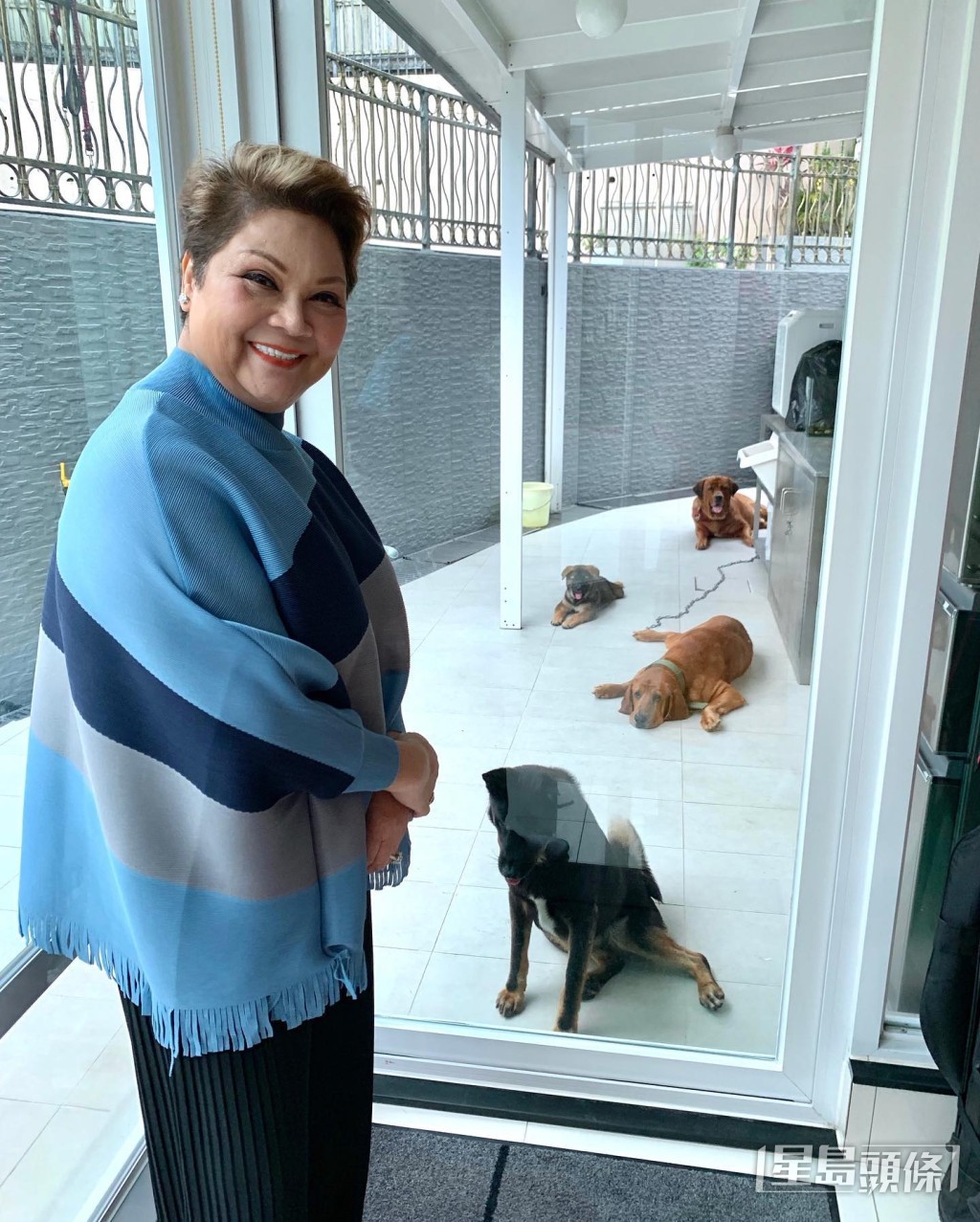 肥妈于18岁时嫁给年长22年的菲律宾酒廊琴师,二人育有6名子女。