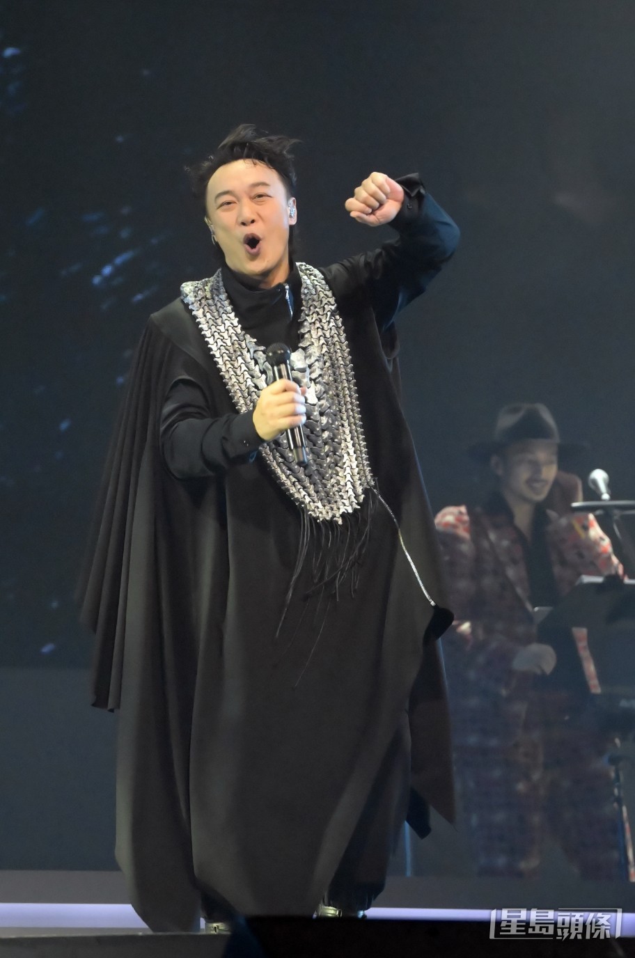 眼見歌迷如此有心,令他也不禁大叫了三聲:「Oh my gosh!多謝你哋,好震撼,好想拍低佢!」