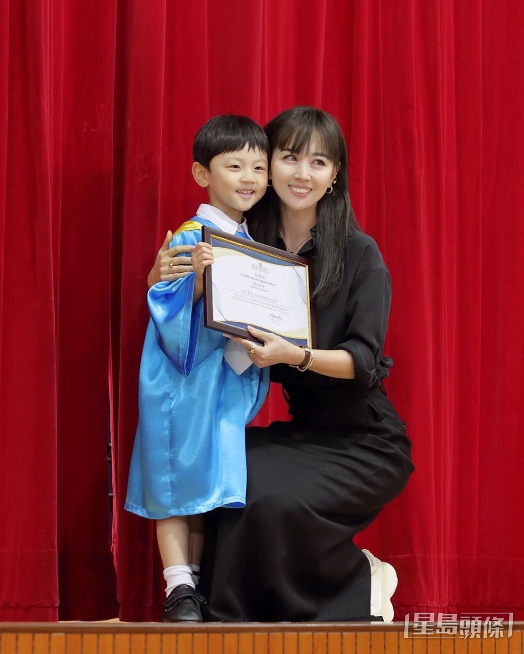 今日媽媽任祉妍分享在IG分享Rex幼稚園畢業禮照片。