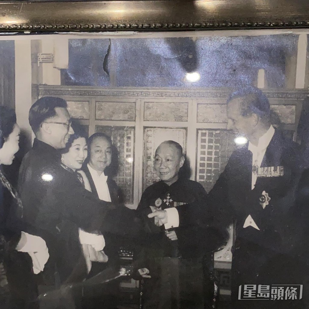 張天愛上周曾貼出父親多張生前照片。
