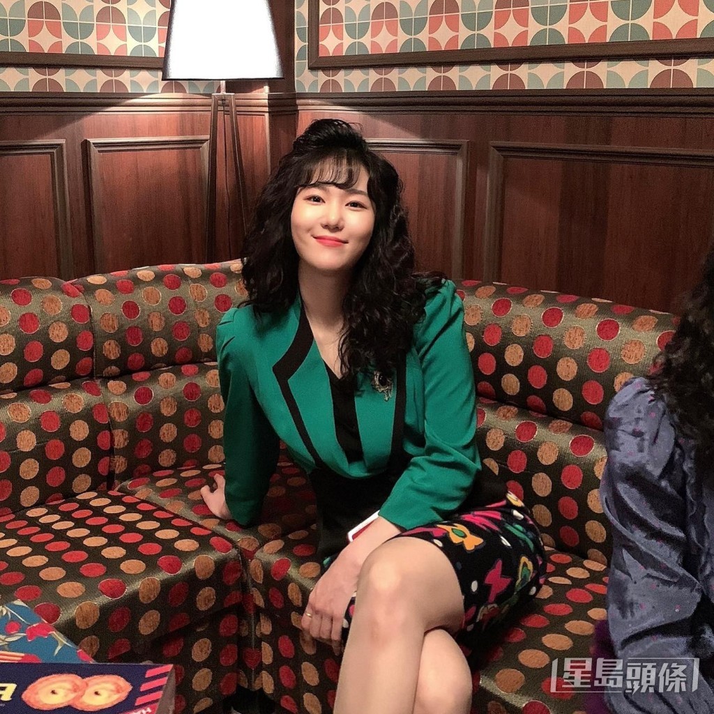 朴秀蓮飾演360名女大學生中的一員。