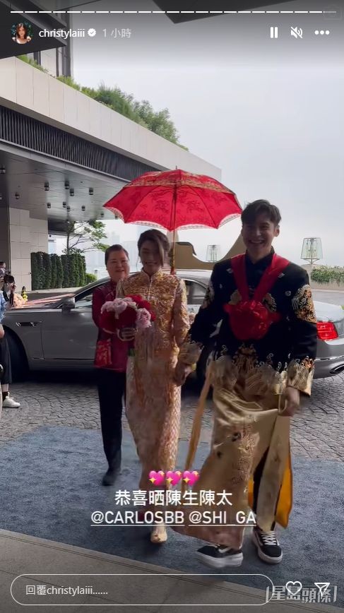 直击新人抵达婚宴场地。