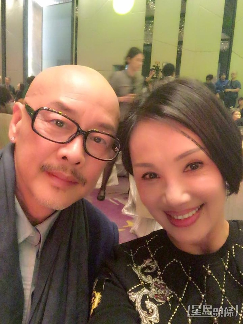 回憶澳洲生活時,杜燕歌重提太太流產事件。「有一次準備搬家,Mary為新居興奮得爬高爬低去佈置,當時她不知道自己已懷孕,結果出事。」