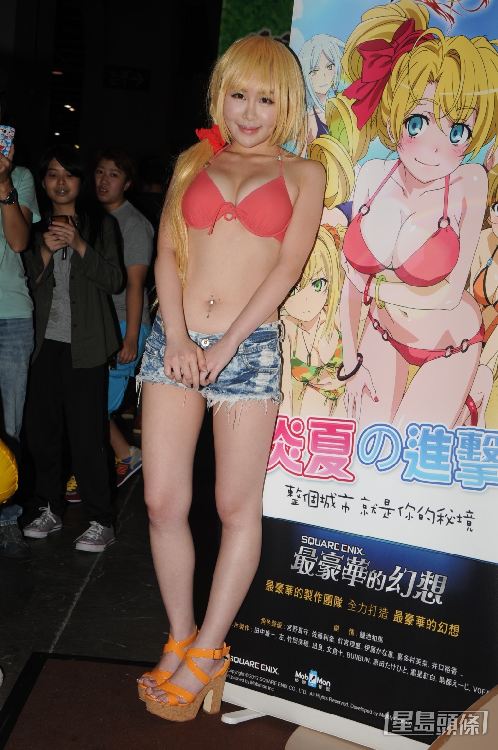 𡃁模孫旗2013年在書展漏M、凸點被封「漏M女」而聞名。