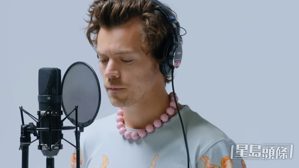 英国歌手、演员、One Direction主唱Harry Style曾经上The First Take唱金曲《Boyfriends》。