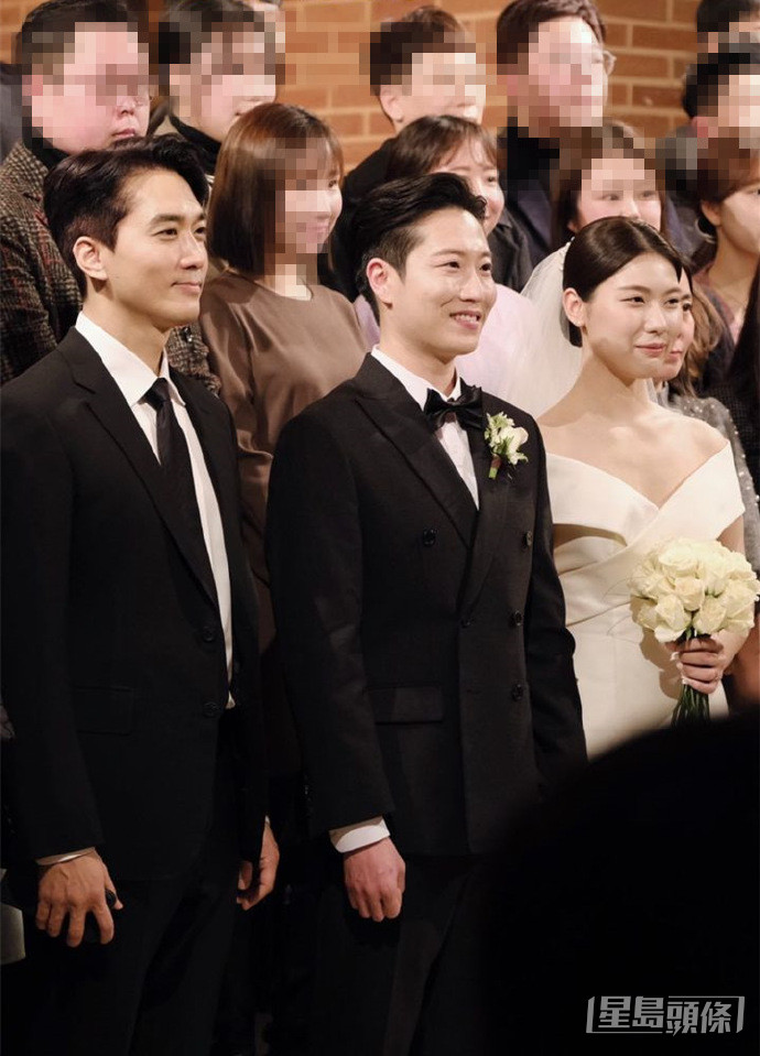 宋承憲（左）2月時出席李文彬婚禮。