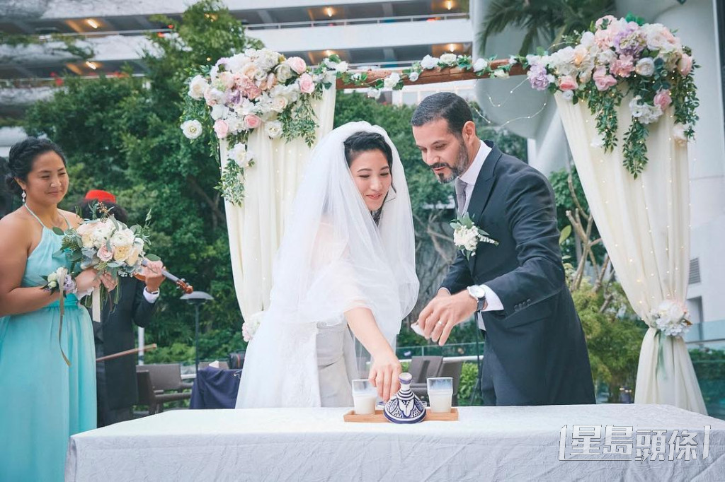 原子鏸與摩洛哥籍老公於2019年舉行婚禮。