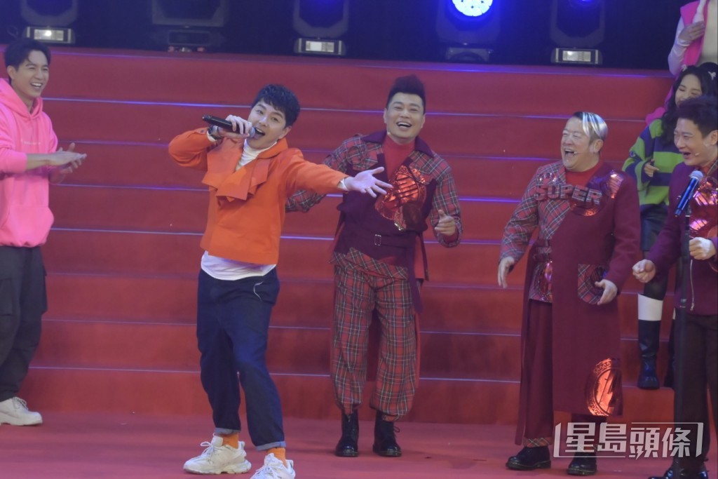 歌手出身的萧正楠亦有表演。