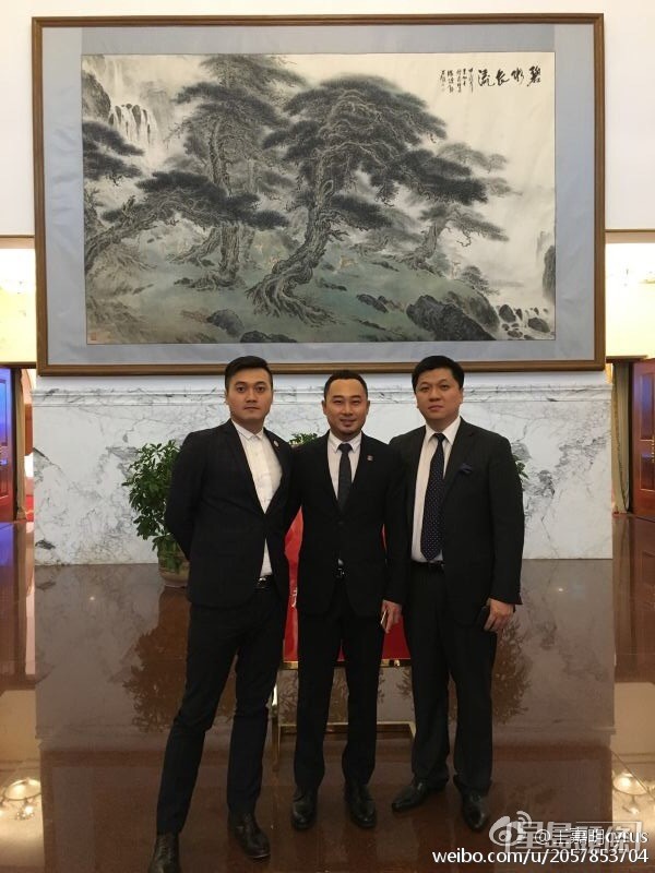 有一段時間喺內地發展。