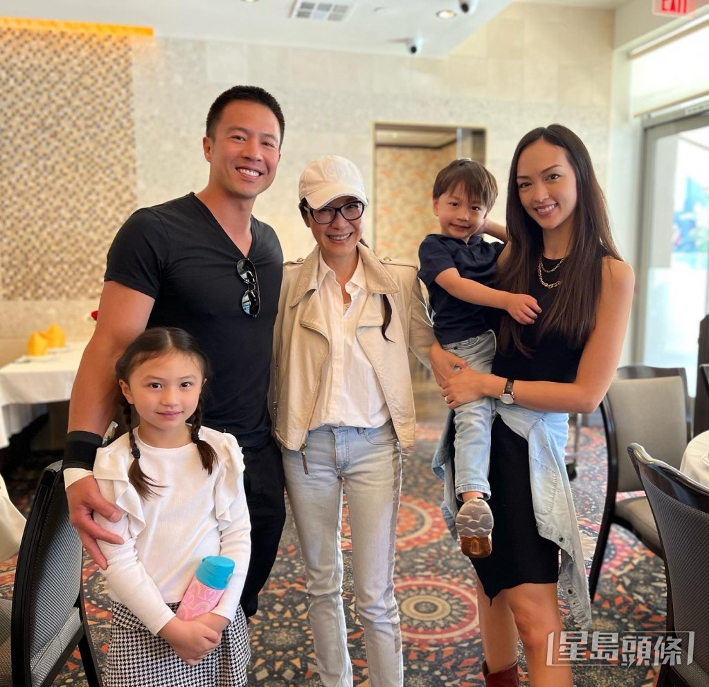 「警鐘胸」Jessica C.與安志杰育有一女一子，一家四口現居美國，當然也有慶祝萬聖節。
