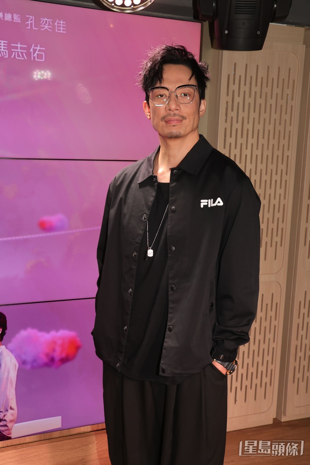 强尼开心参演音乐剧，觉得好享受。