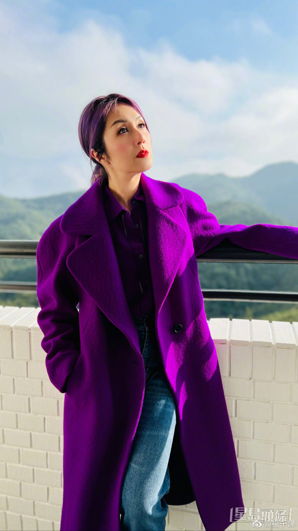 楊千嬅鍾意紫色到曾經推出歌曲《紫色》。