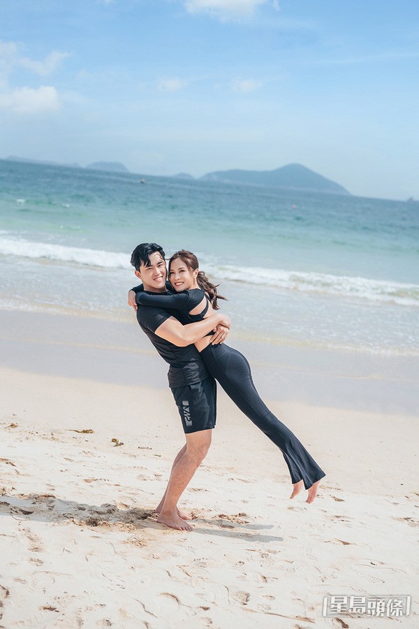 丘靜雯近日終於公開婚紗照。