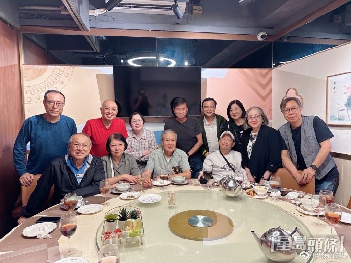于洋(前左一)近日低調返港頻頻約友見面。