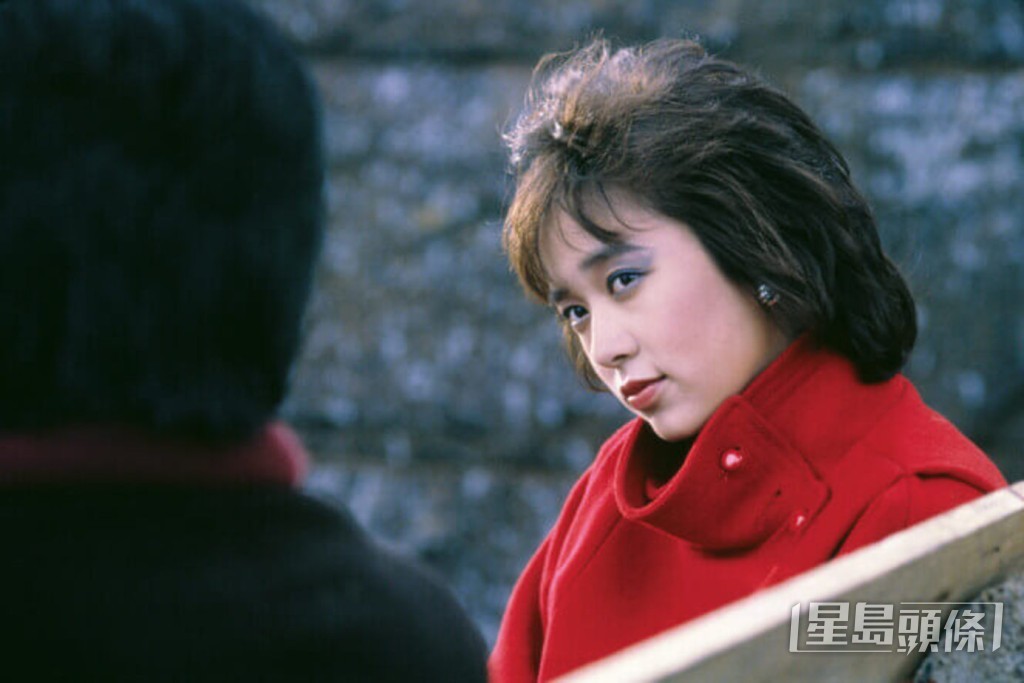 张婉婷80年代在美国纽约大学读电影，首部作品《非法移民》其实是她的毕业作品，电影大受好评，她更获得香港电影金像奖最佳导演。