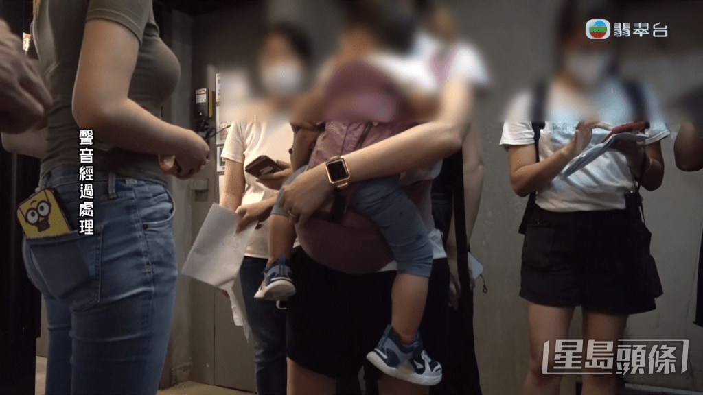 摄影师更以多角度超“邪恶”镜头拍摄。