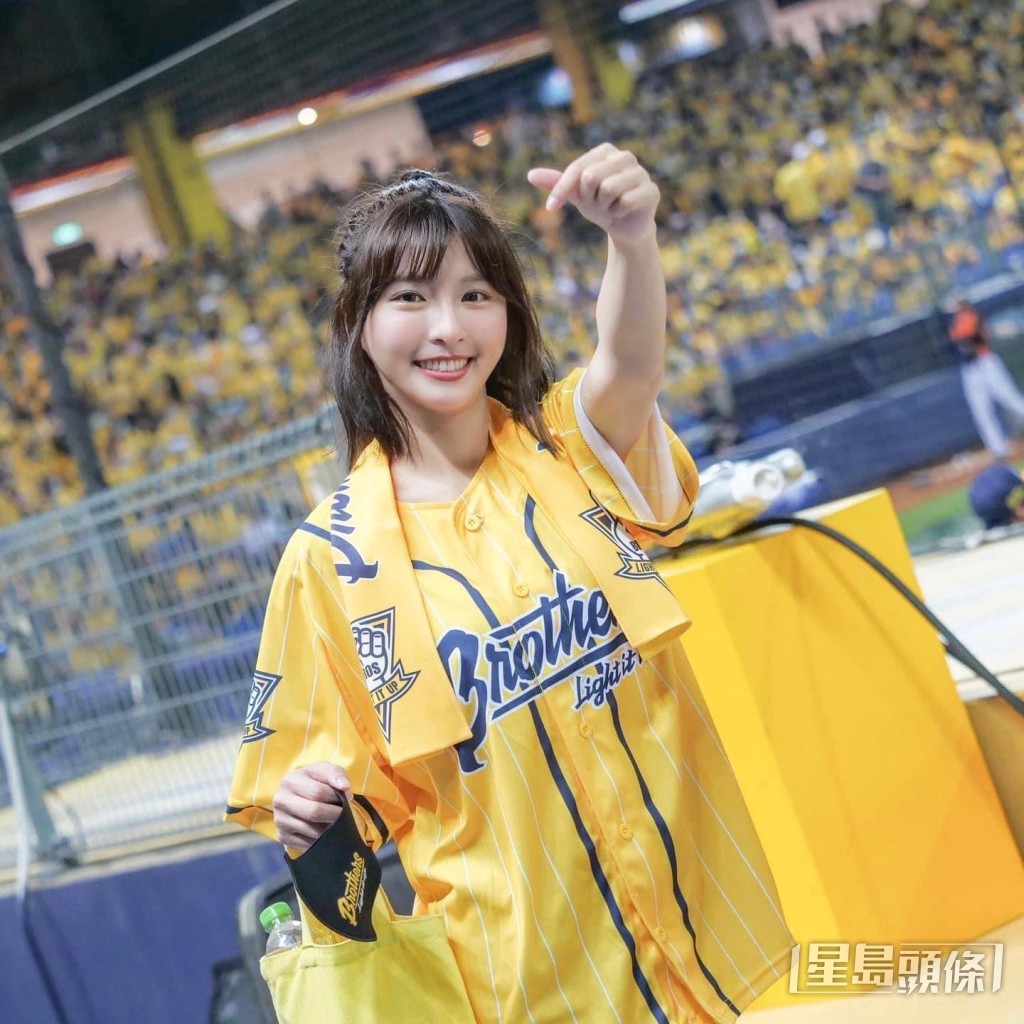 柯震東最近與啦啦隊女神峮峮傳緋聞。