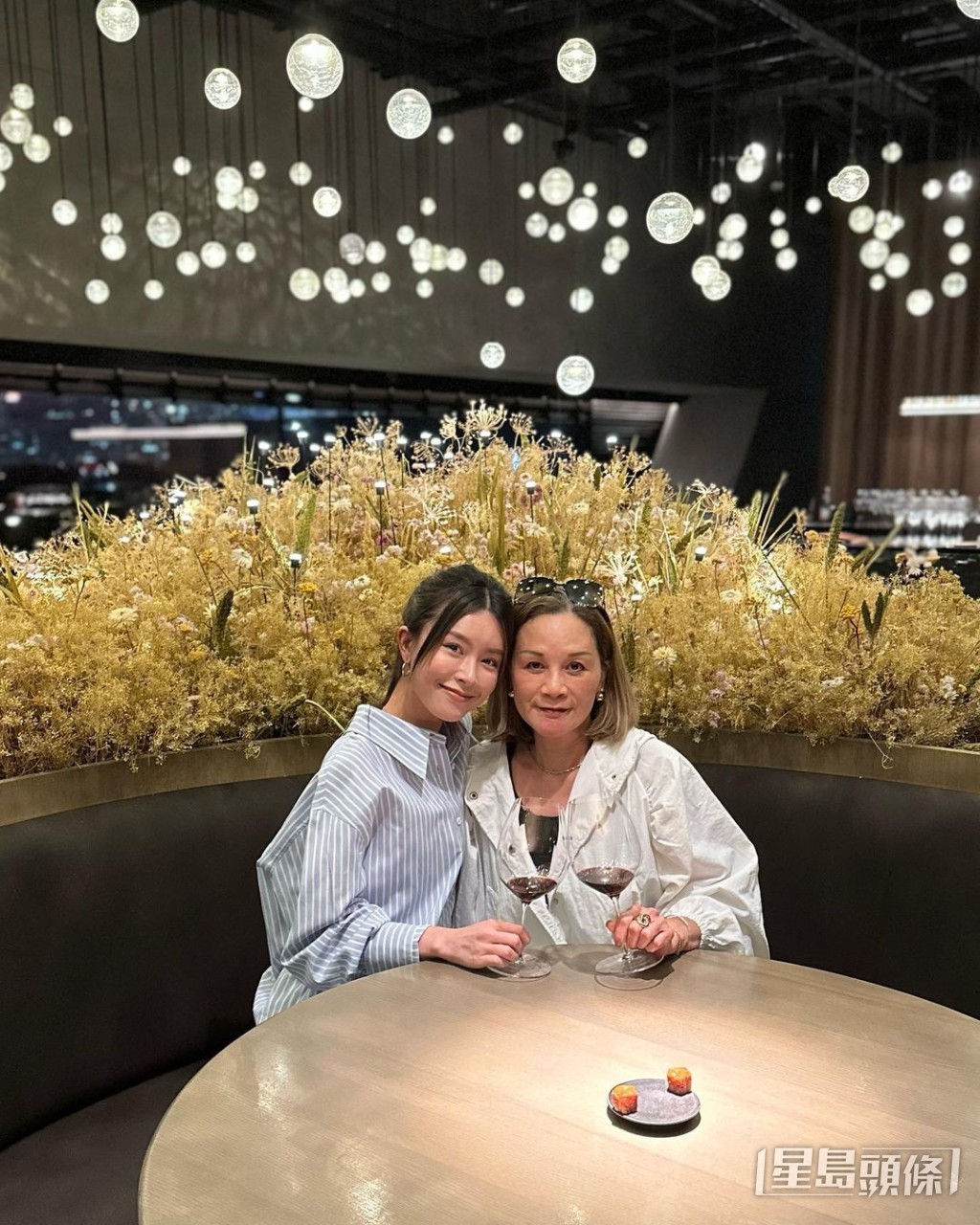文咏珊今年终于可以同妈咪庆祝。