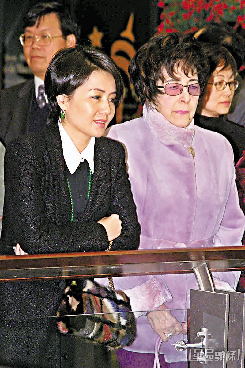 何婉鴻（右）與四太梁安琪情同母女。