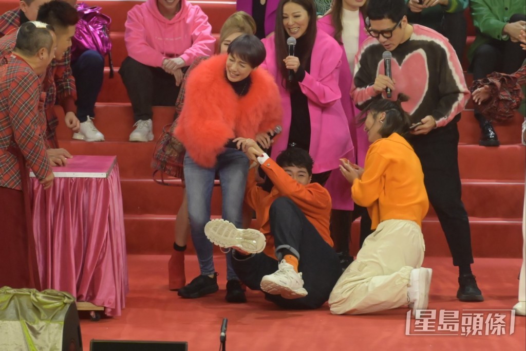 江美仪玩邀戏三度“强吻”萧正楠！