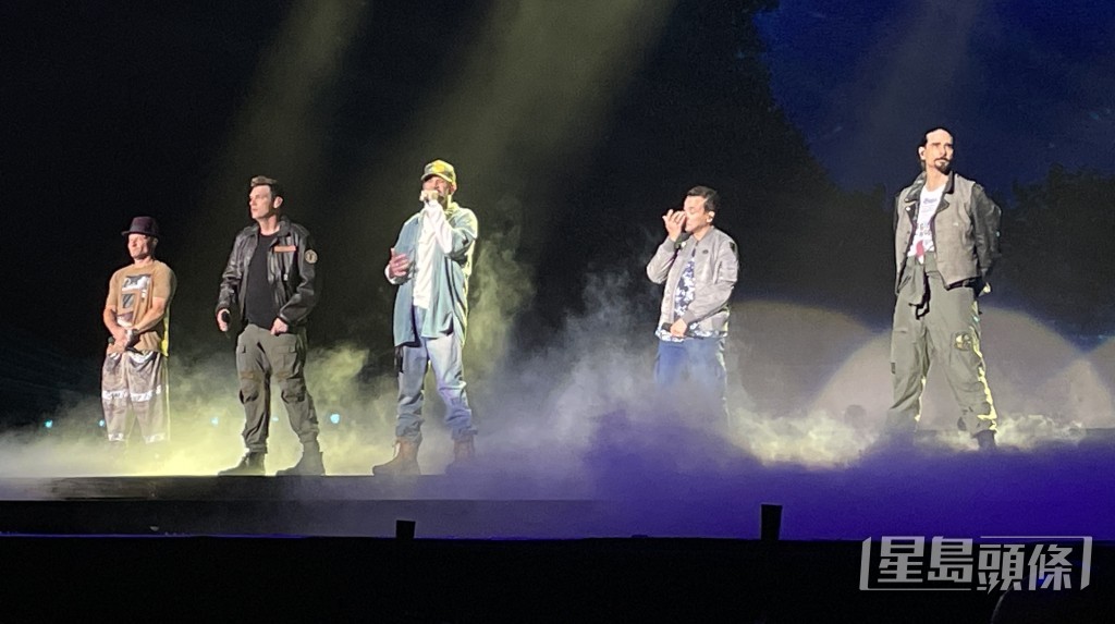 首晚演出全場爆滿。