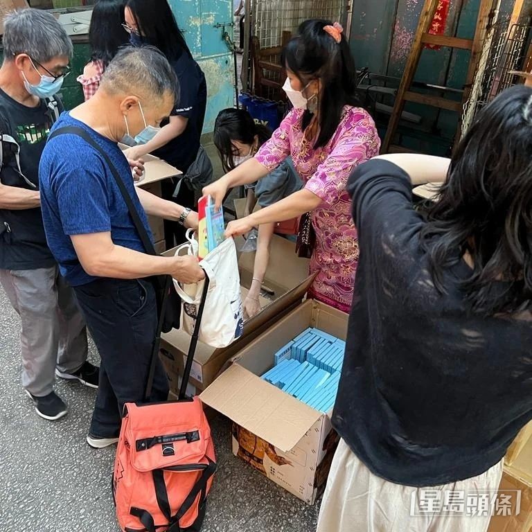 七師傅身家豐厚,但她卻選擇在深水埗開設中心,方便做慈善活動。