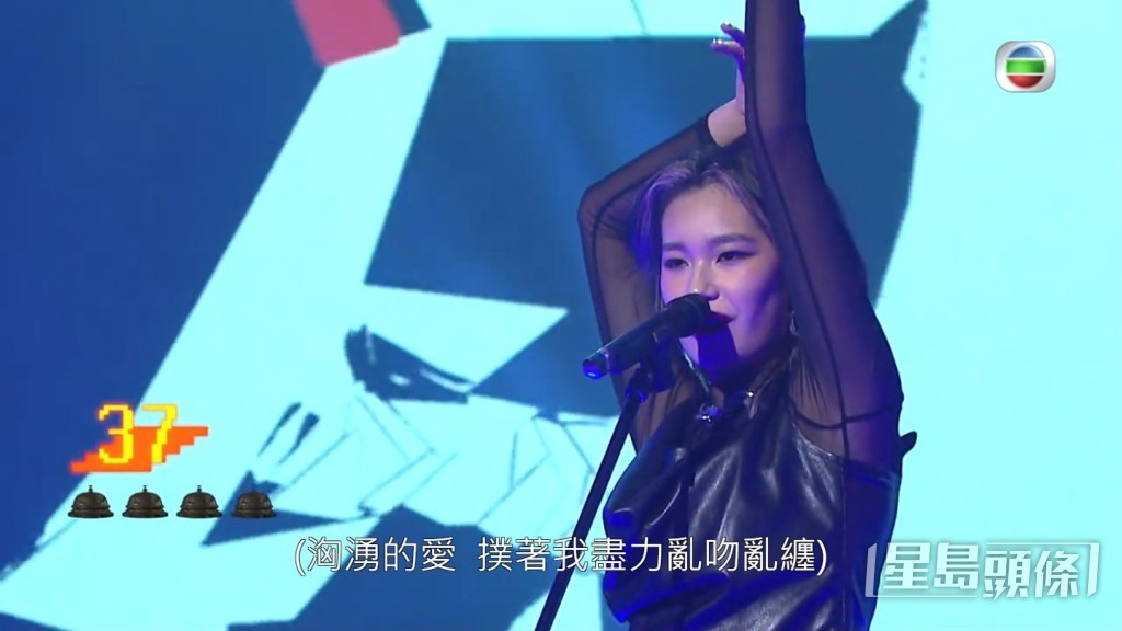 謝采芝太注重舞姿,唱歌方面有啲甩拍子。