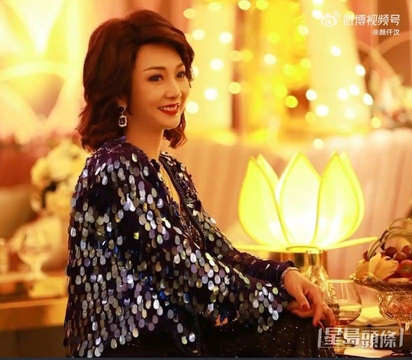 TVB剧集《一夜倾城》中颜仟汶压低声线,演活妈妈生“曼莉”。