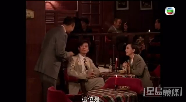 邓萃雯（右）曾演出1995年首播的《壹号皇庭IV》。