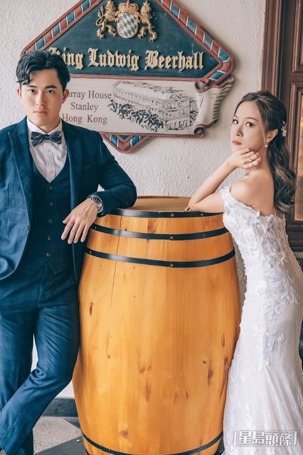 婚紗貼身剪裁盡騷丘靜雯S字形身材。