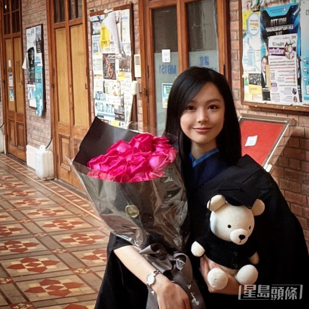 林婷婷畢業於香港中文大學文學院英文系。