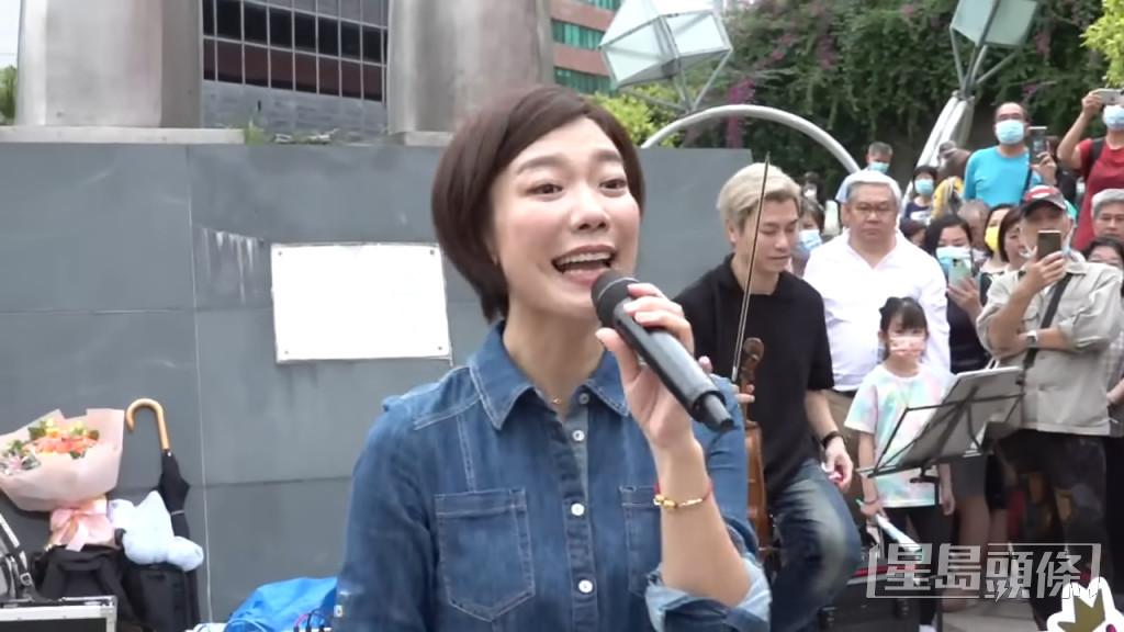 龍婷慶祝在街頭演唱6周年。