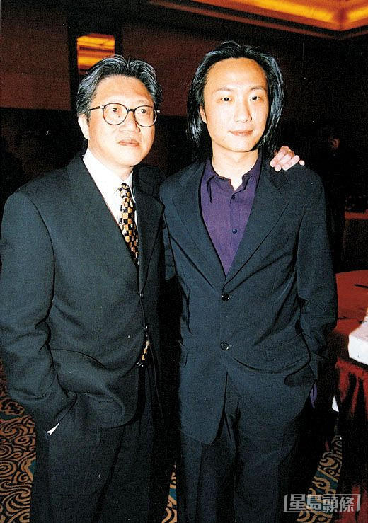 鄭中基是知名唱片公司總裁鄭東漢的兒子，因此一出道便備受矚目。