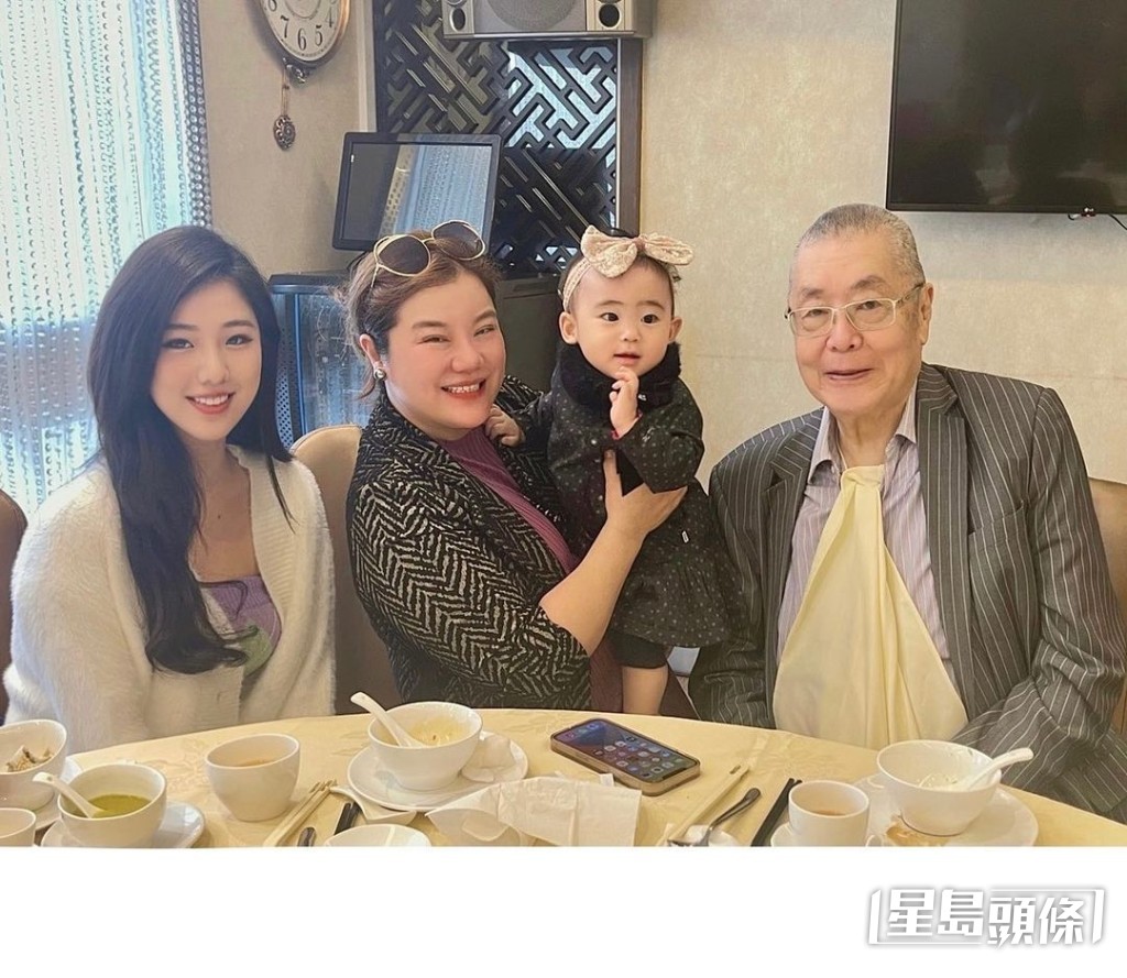 Nichole與國寶級鋼琴大師劉詩昆一家相熟。