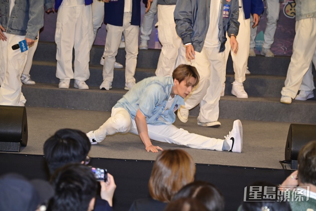 68位参赛者除跳唱主题曲《前传》。