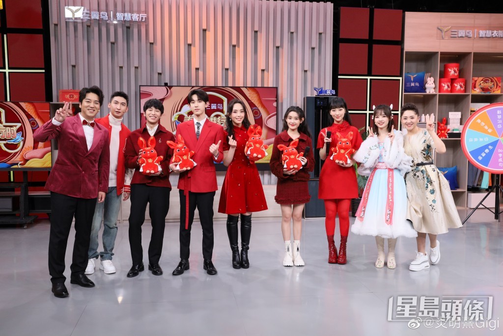 炎明熹今年亦會現身央視春晚,最近與其他演出藝人一同拍《春晚進行時》。