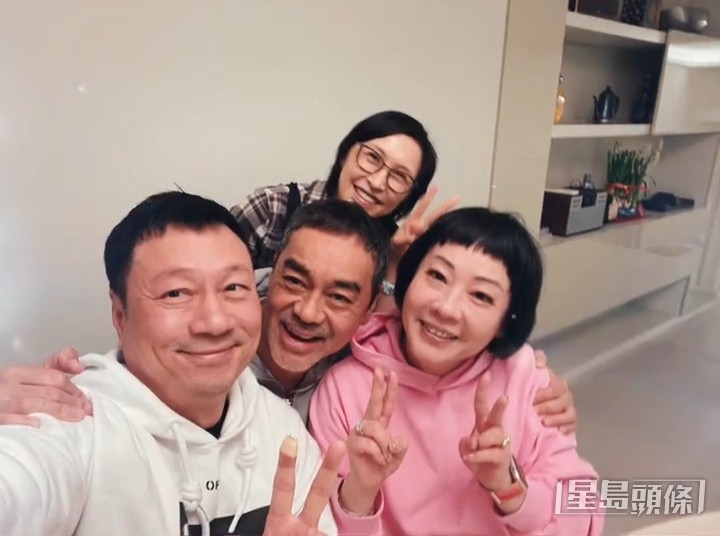 記者問劉青雲:「有冇同老婆嚟」。