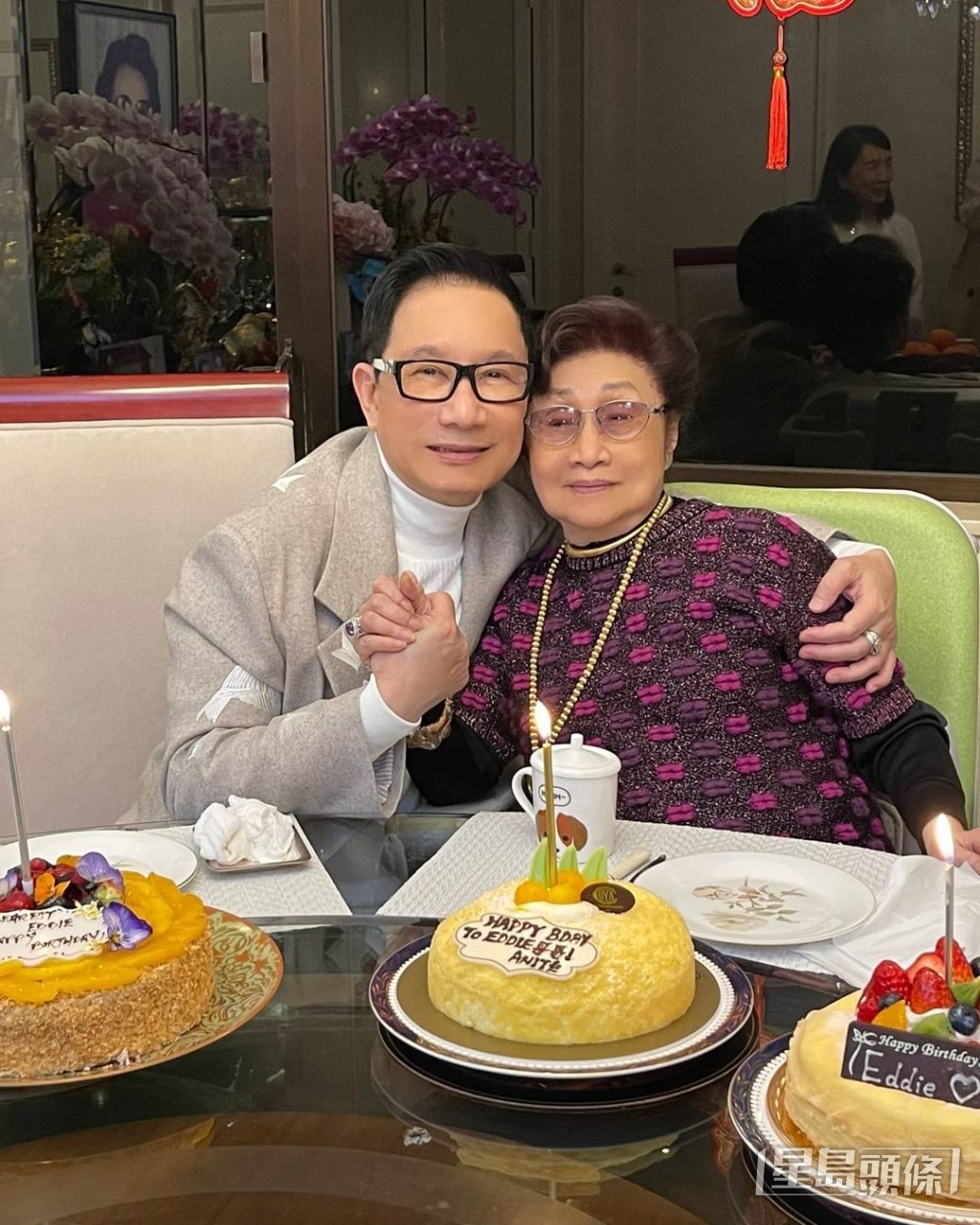 仍然不肯放手，感情不言而喻。