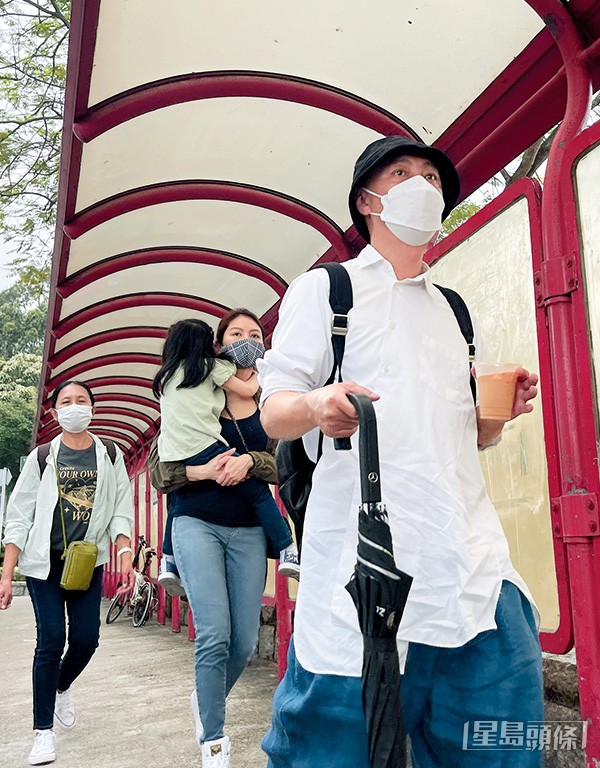 今日張衛健即出面澄清是２020年離世的錢國偉（Wilson）遺孀陳宛蔚和其5歲女兒Abby。