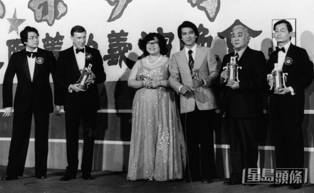 梁醒波在1967年TVB開台時，成為開國功臣之一，主持《歡樂今宵》長達十數年。