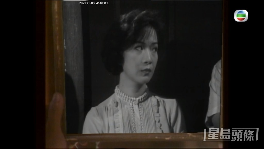 另一個師奶街坊劉桂芳,1988年加入無綫至今,拍過近300劇集,包括重頭劇《壹號皇庭》、《怒火街頭》、《黃金有罪》等,橫跨幾個年代。不過全是綠葉配角,後來變成專演師奶、潑婦的路人甲乙丙。她1989年剛加入無綫,曾在《他來自江湖》飾演吳孟達前妻、周星馳阿媽,劇中的捉奸戲至今仍是經典。2006年劉桂芳參加《Sunday好戲王》憑住精彩演出,獲得「另類好戲王:倀雞王」。