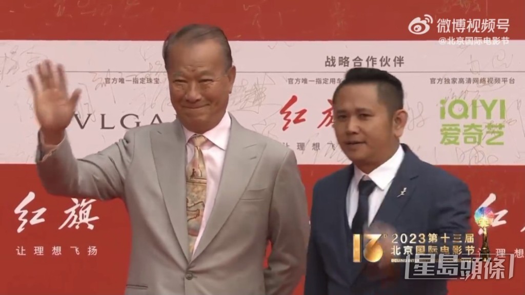 年屆70的李修賢一身西裝筆挺、步履矯健。