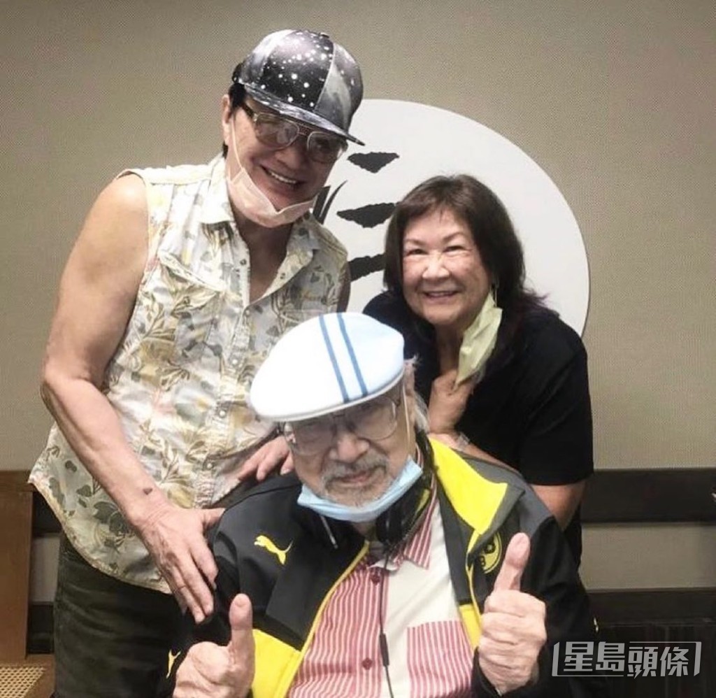 對他的離開感到十分哀痛 。