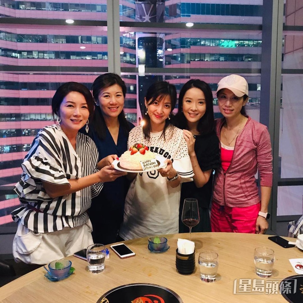 梁珮盈離開娛樂圈後，經常與同屆佳麗依然有聯絡。