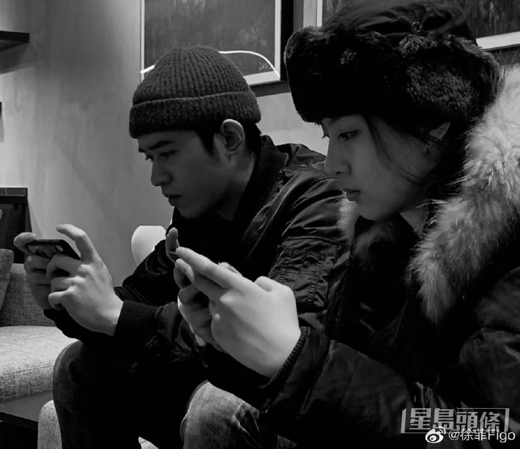哥哥成日貼同妹妹合照。