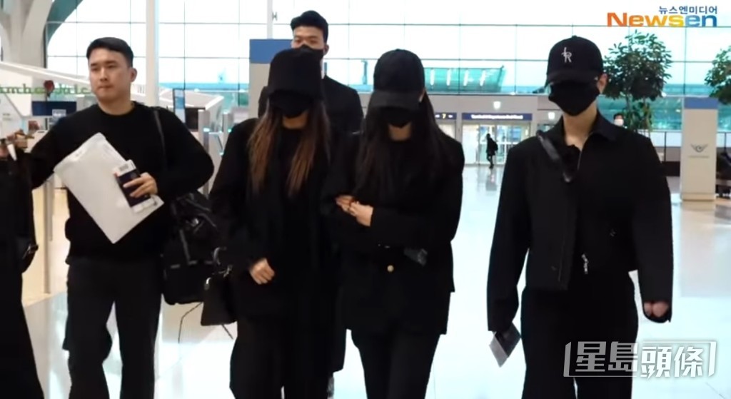 SinB(右二)和Umji(右三)因要赴美國工作,未能出席文彬喪禮。