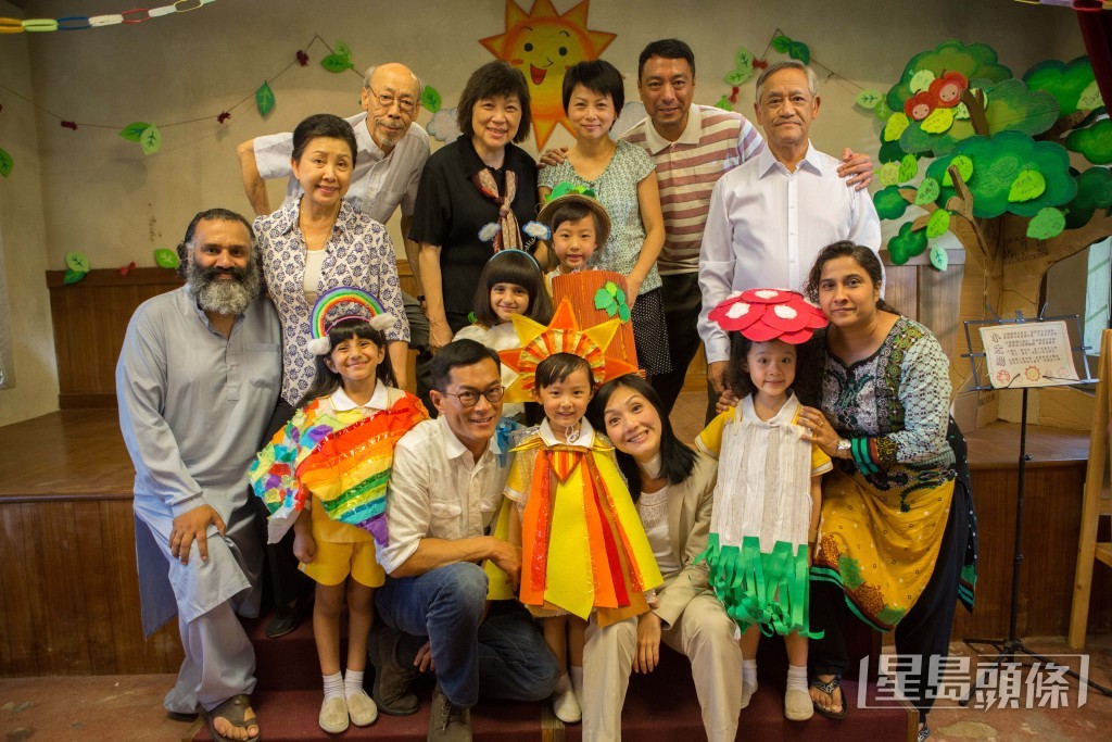 《五個小孩的校長》中與其他老戲骨的演技令人動容。