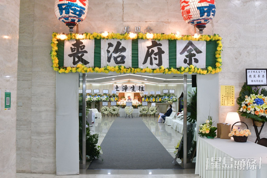 昨日(27日)在香港殡仪馆设灵，今日出殡，灵柩奉移歌连臣角火葬场火化。
