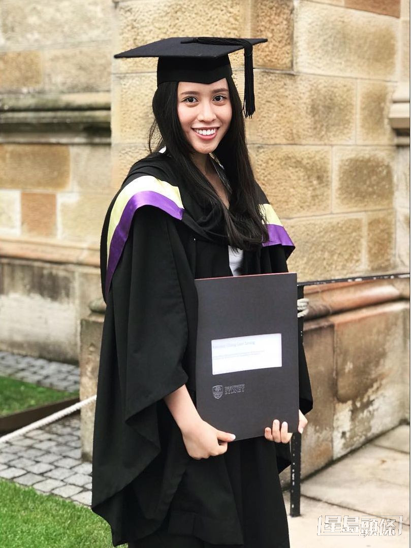 梁菁琳于澳洲雪梨大学兽医系双学位一级荣誉毕业。