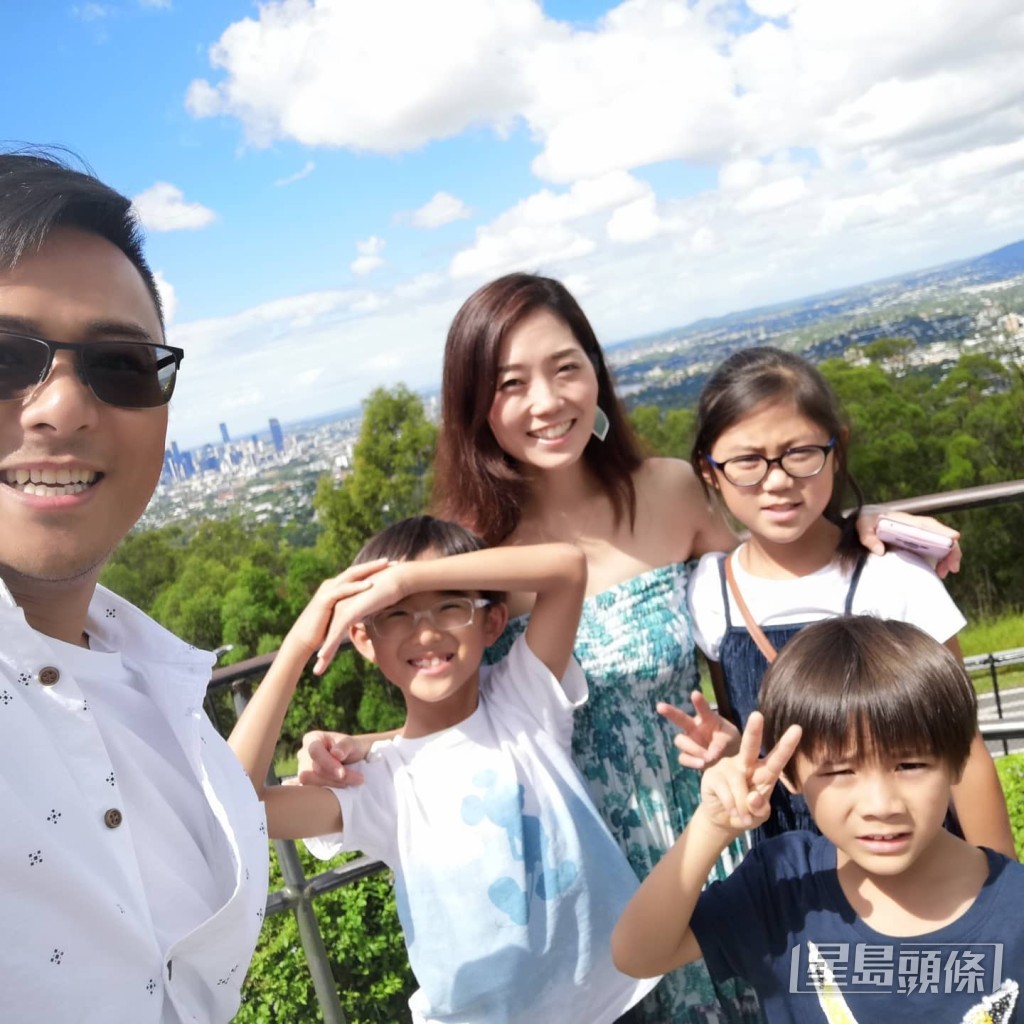 伍文生2005年與圈外太太結婚後移居澳洲，兩人先後誕下一女兩子。